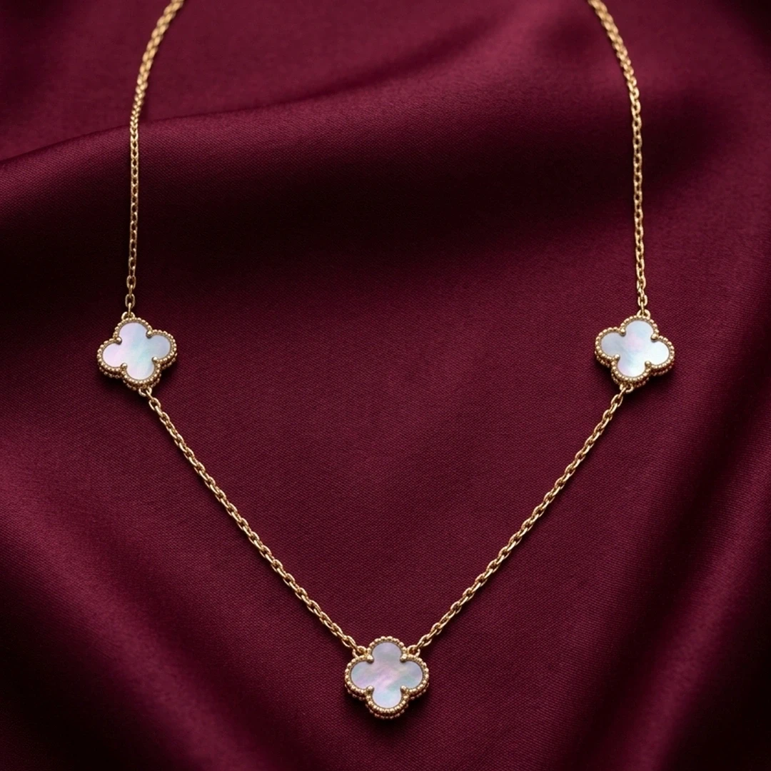 Tri-Clover Pendant Chain